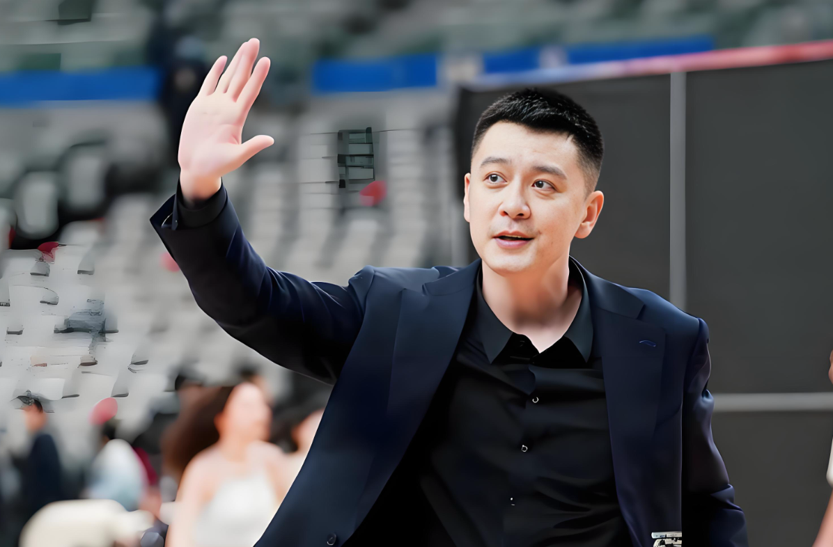 开云体育平台-杨鸣1个人离开辽宁队！在个人媒体发文，感慨万千