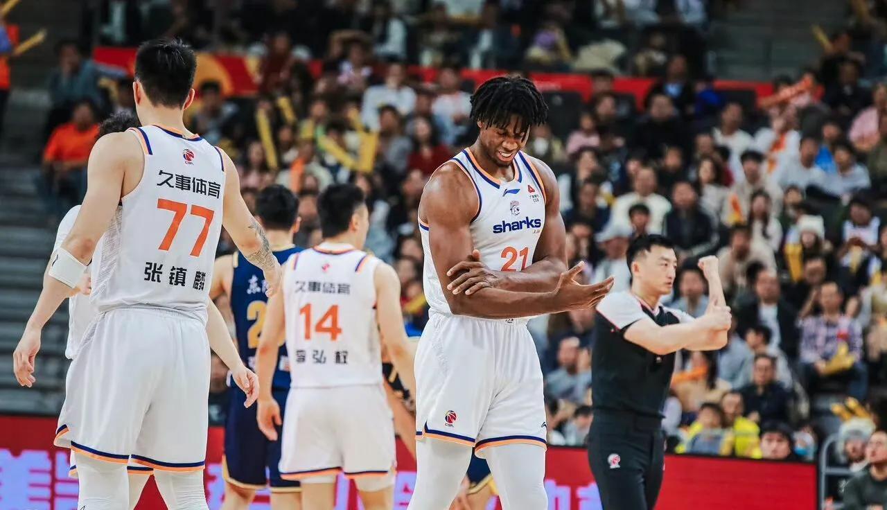 开云体育-广东上海争夺俱乐部杯赛八强名额！五位国手缺席，杜锋赌进攻